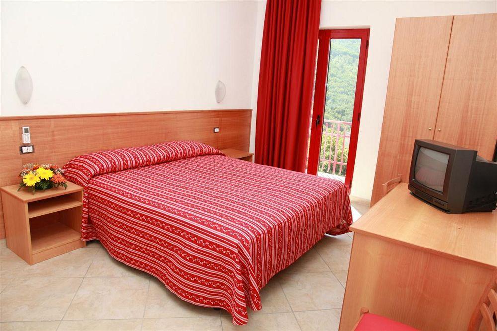Luigiane Hotel 2*